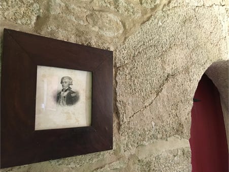 Gravure du Marquis de Lafayette devant la salle haute du Manoir de Goaz Froment